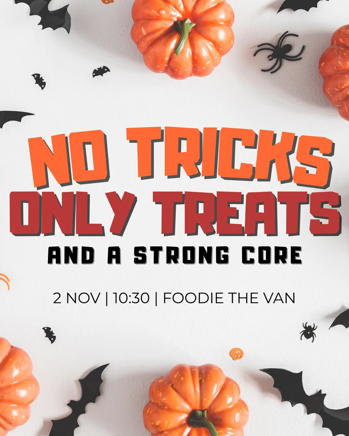 Afișul No tricks, only treats and a strong core: titlu portocaliu și roșu, printre dovleci și lilieci de hârtie